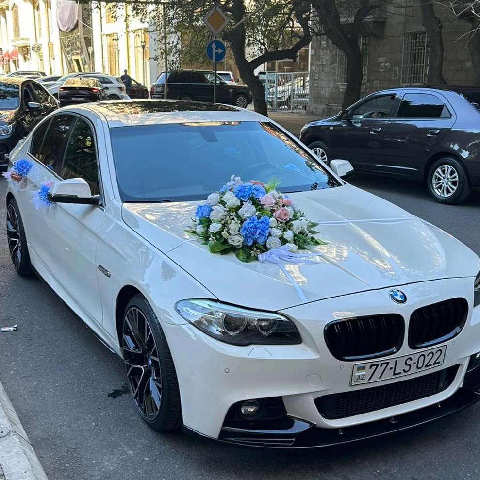 Maşın bəzəkləri suni güllər