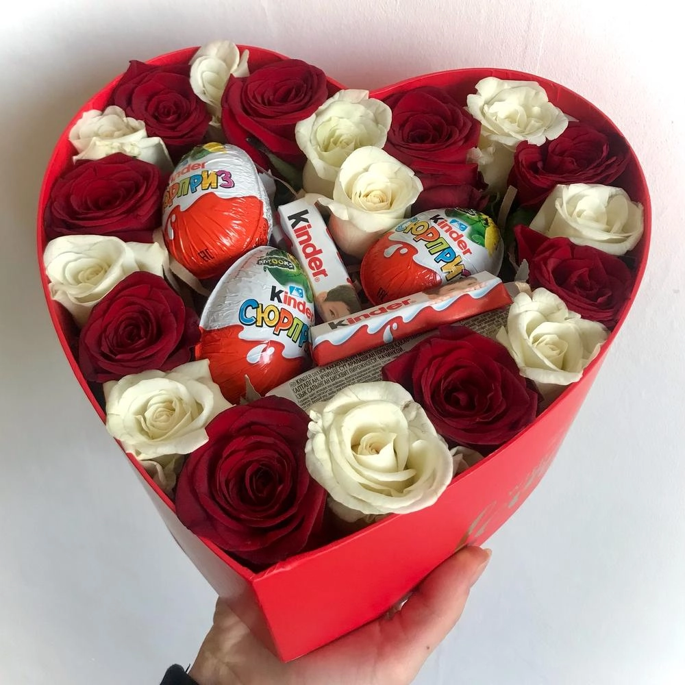 Ürək qutuda qızılgül və kinder