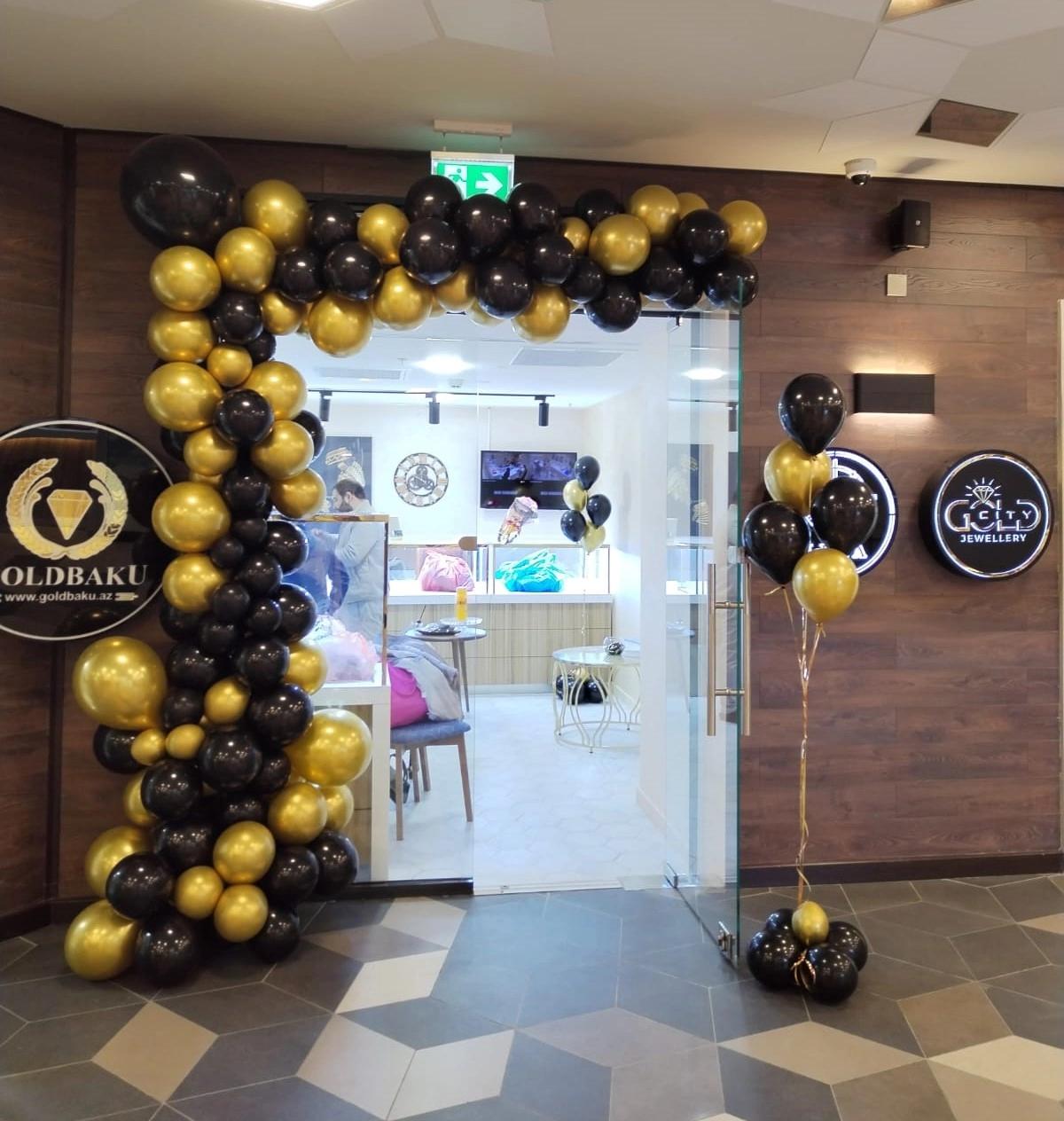 Helium və adi şarlarla bəzədilmə