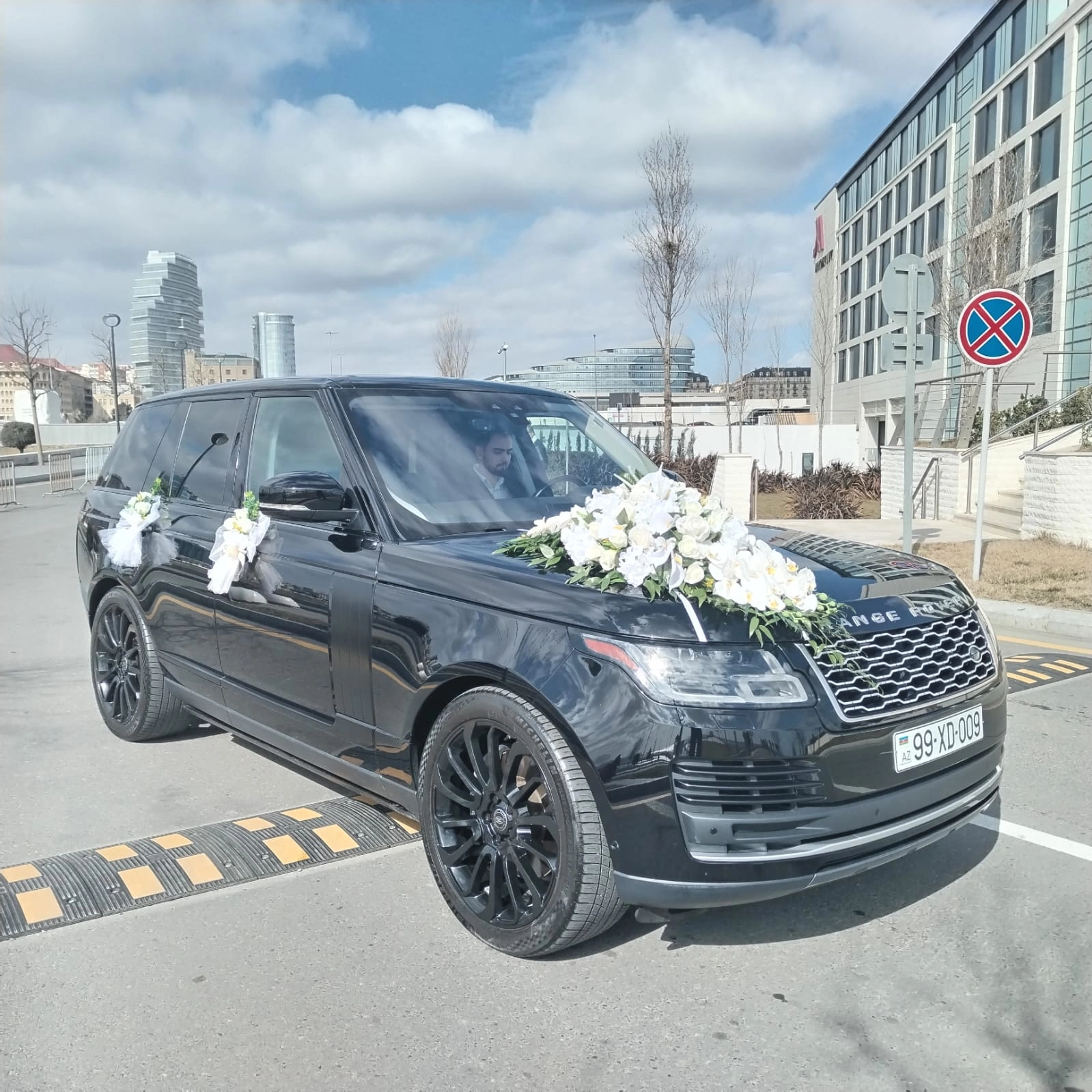 Maşın bəzədilmə ağ güllər