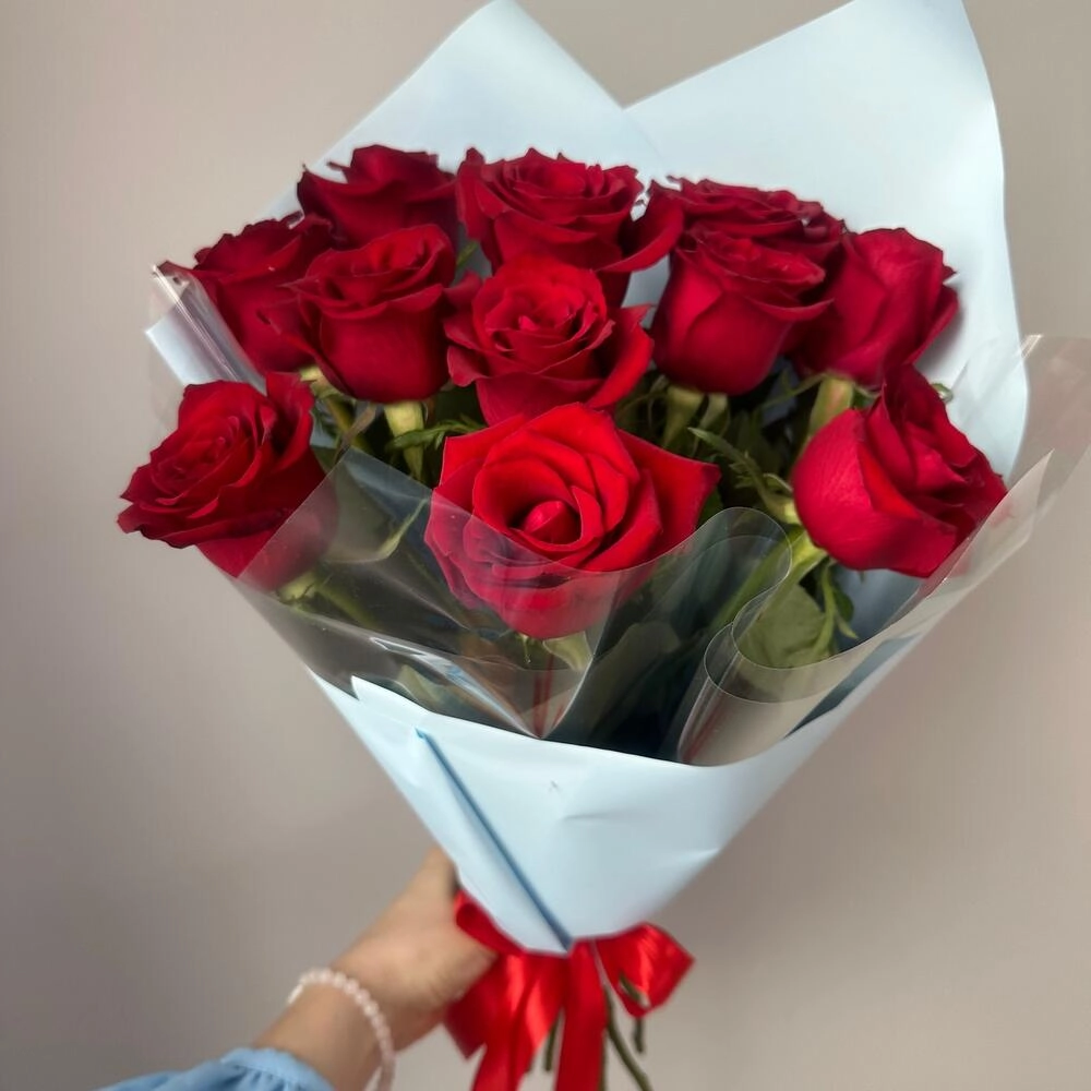 11 roza buketdə