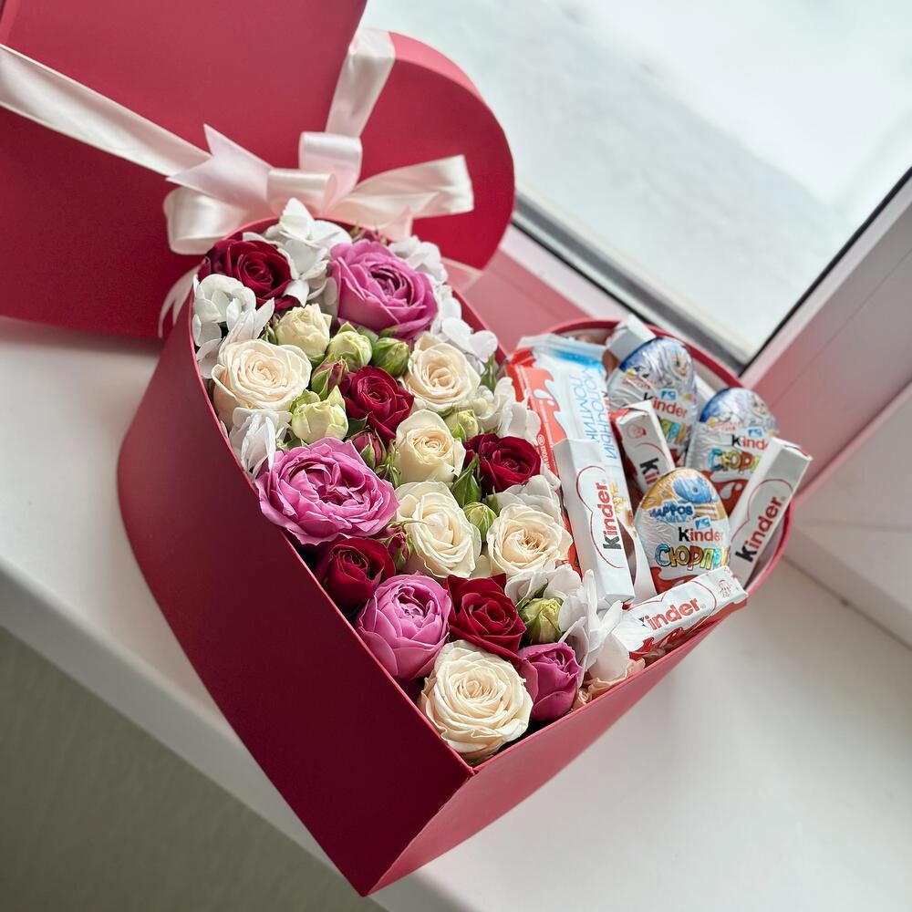 Ürək qutuda kinder və güllər