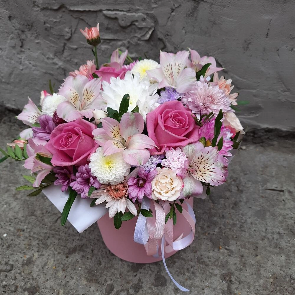 Qutuda güllər çəhrayı tonlarda