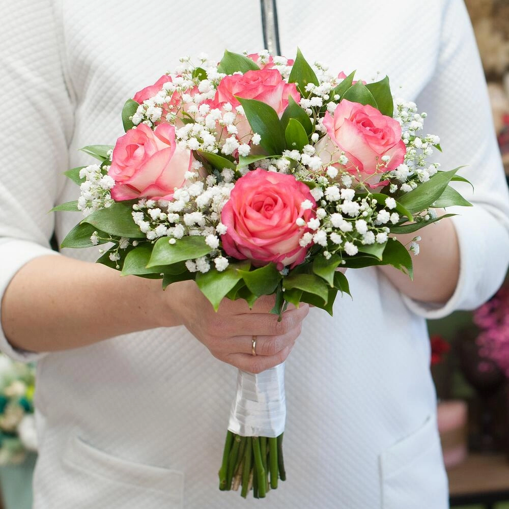 Gəlin gülü çəhrayı roza ilə