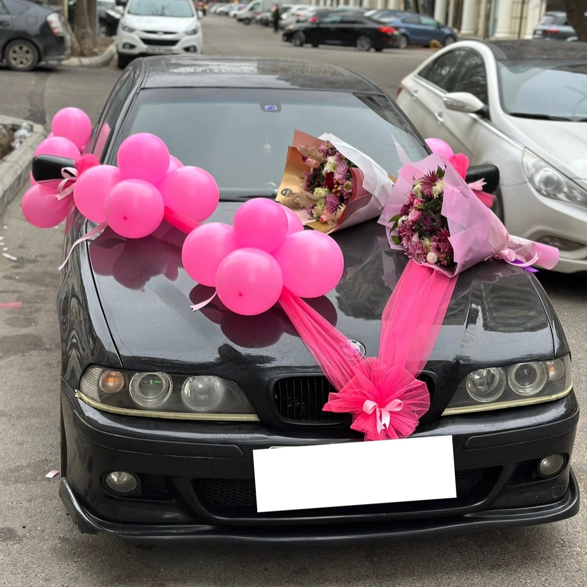 Maşın bəzəmə şarlarla