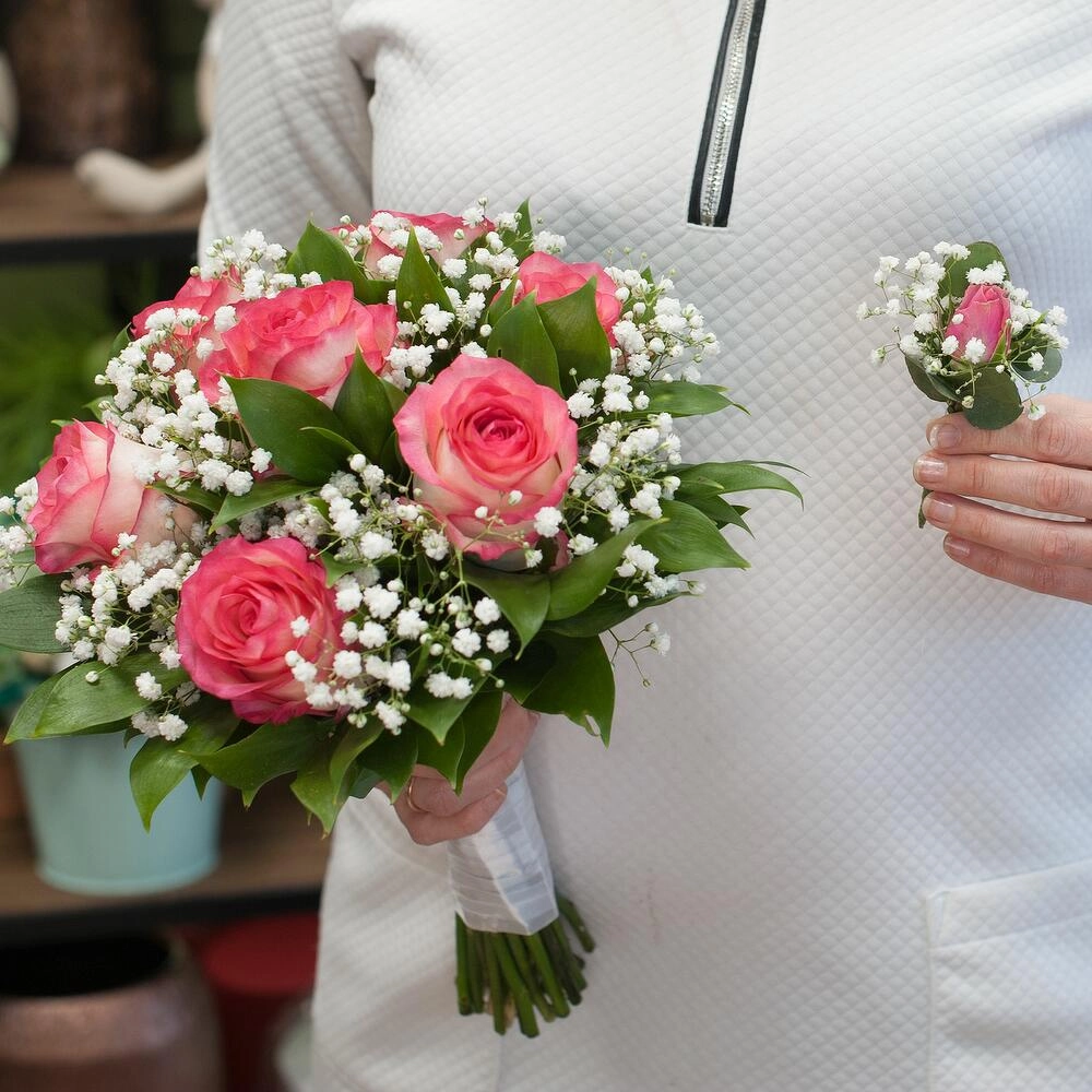 Gəlin gülü çəhrayı roza ilə