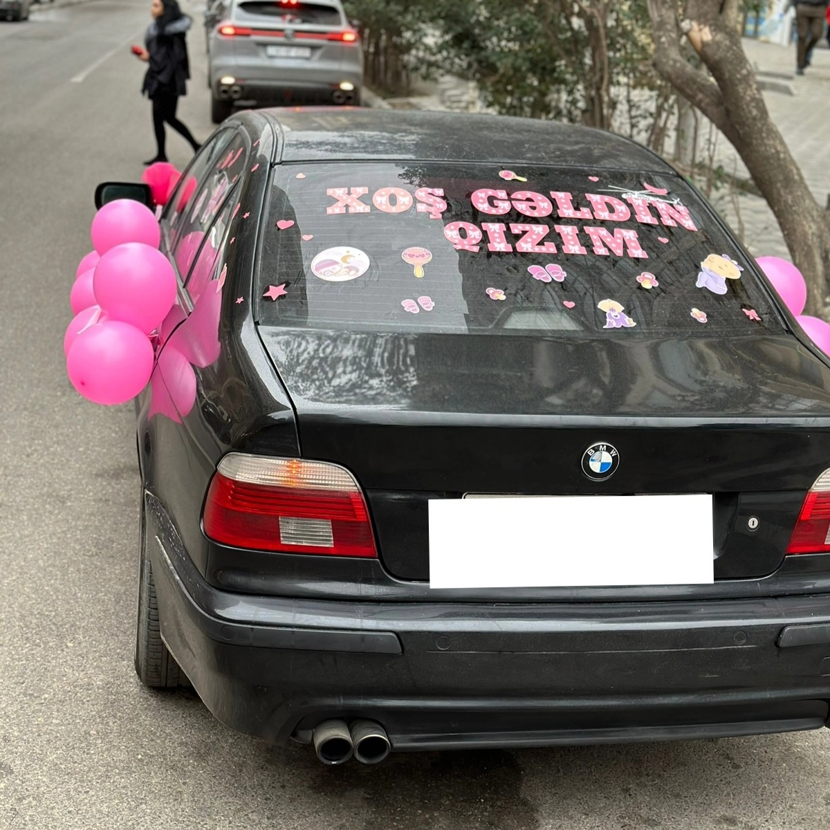 Maşın bəzəmə şarlarla