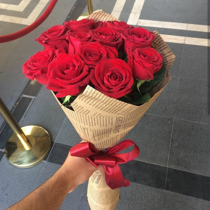 11 qırmızı roza Qızılgül