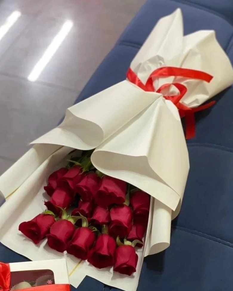 15 ədəd qırmızı roza Qızılgül