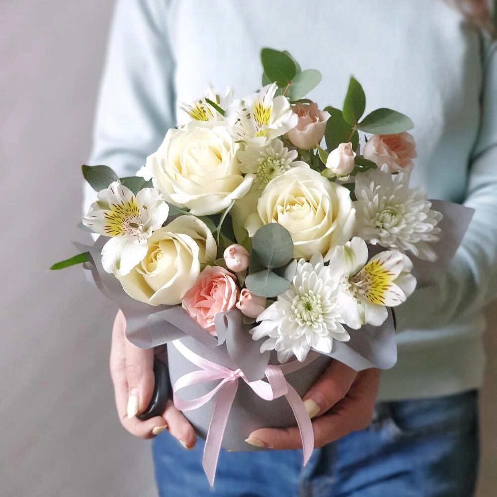 Krem rəngli güllər 8 mart