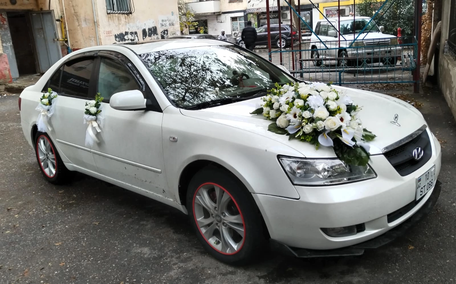 Maşın bəzədilmə ağ güllərlə Maşın bəzəmə - Image 2