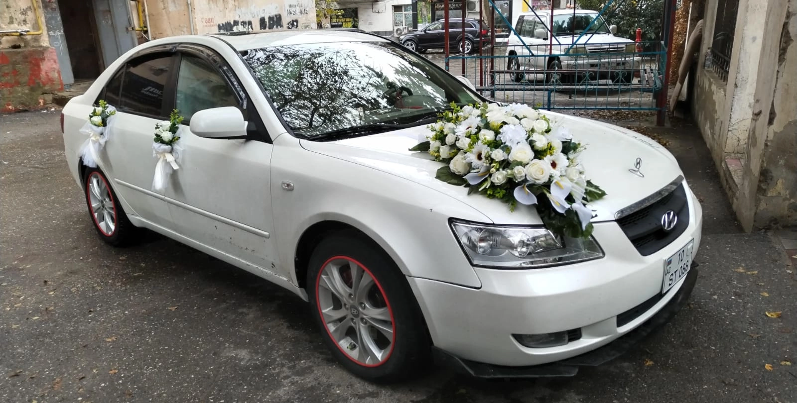 Maşın bəzədilmə ağ güllərlə Maşın bəzəmə - Image 4