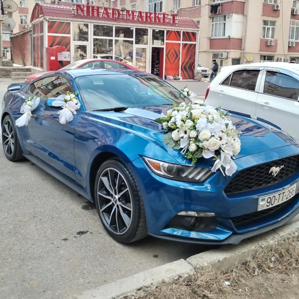 Maşın bəzədilmə suni güllərlə Maşın bəzəmə