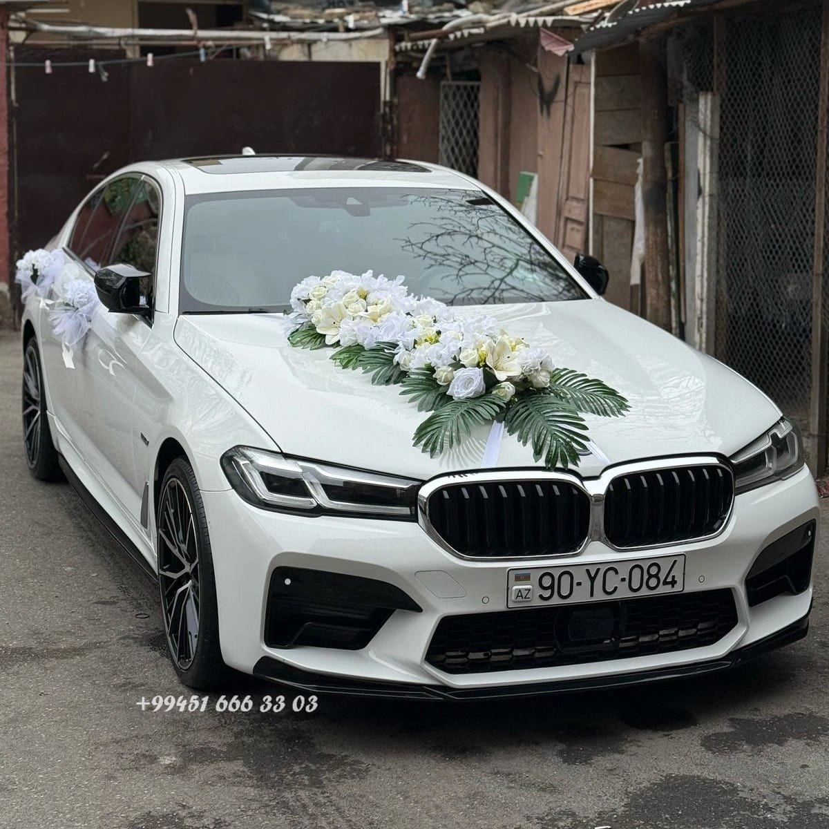 Maşın bəzəyi ağ güllərlə kirayə Toy