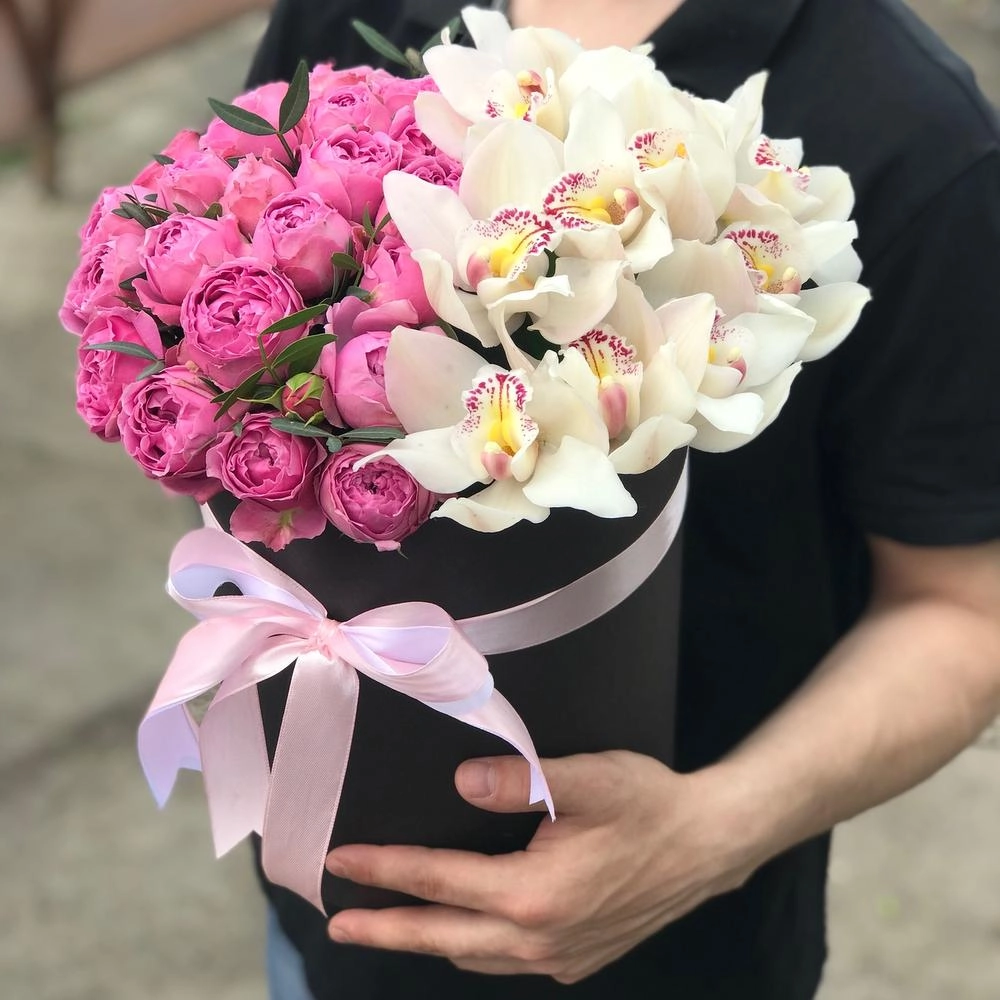 Orxideya və kustavoy roza 8 mart