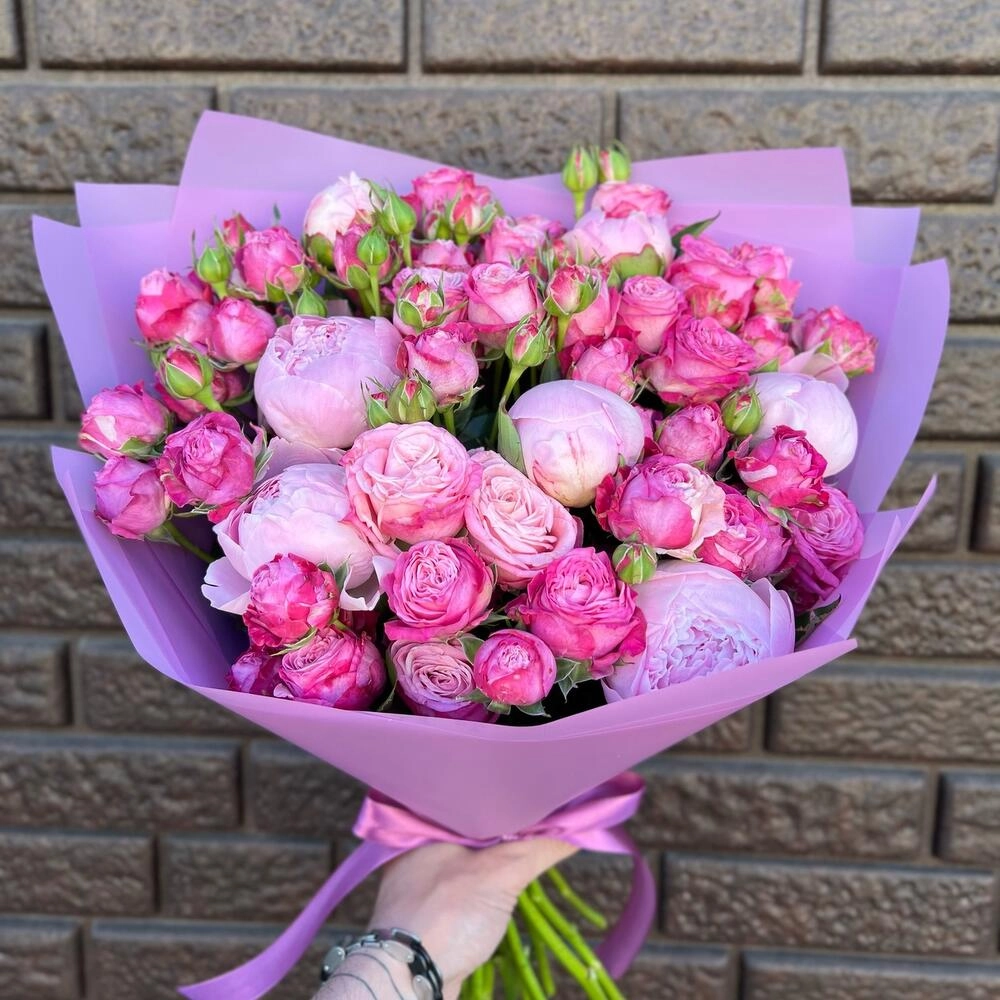 Pion və kol qızılgüllər Buketlər