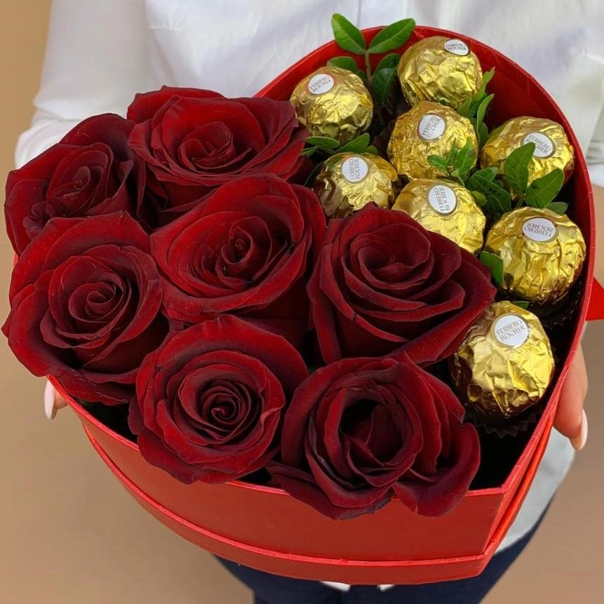 Qızılgül və roshen qutusu 8 mart