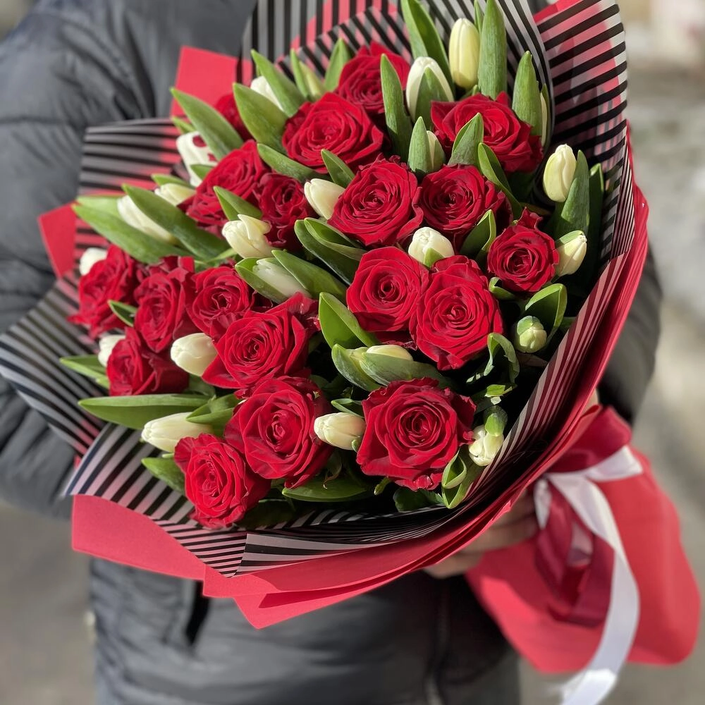 Qızılgül və tulpan Buketlər