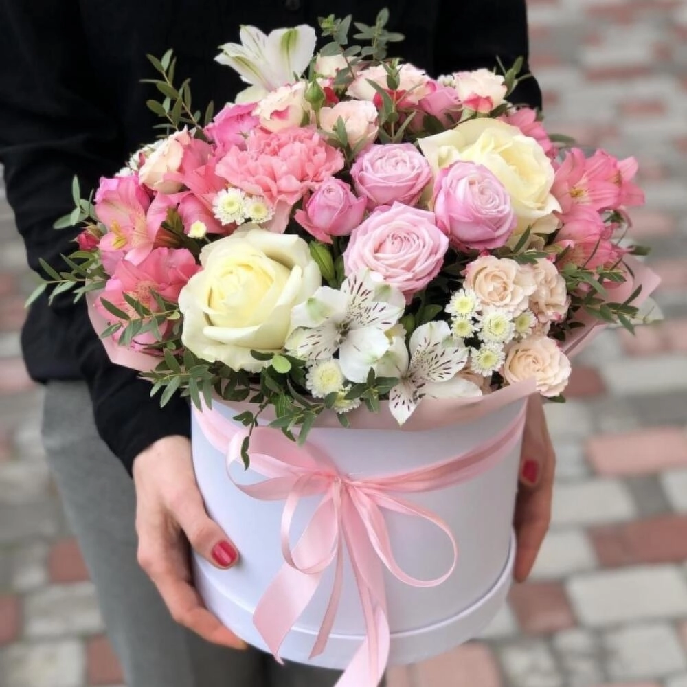 Rəngli güllər qutumuz 8 mart