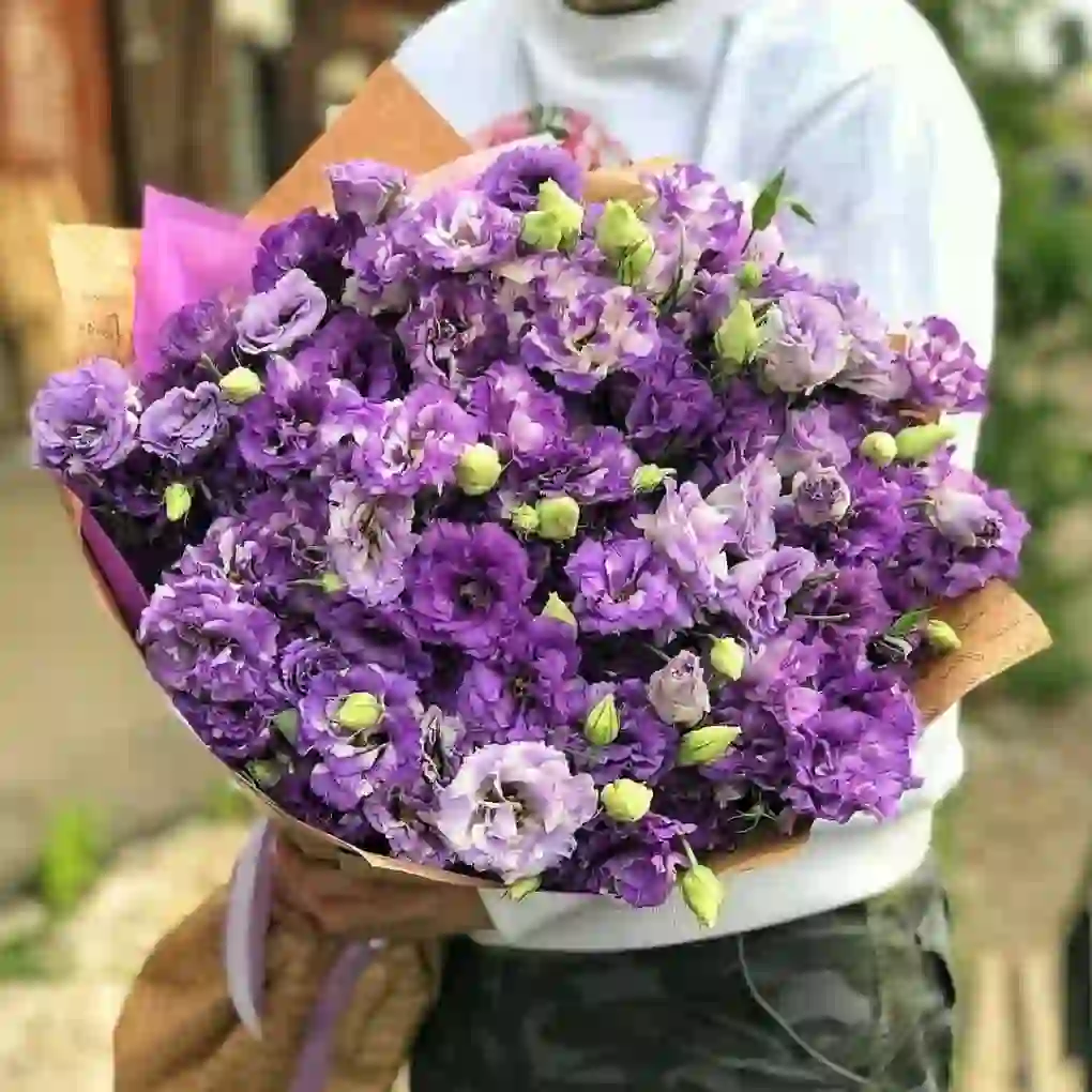 Bənövşəyi eustoma buketi