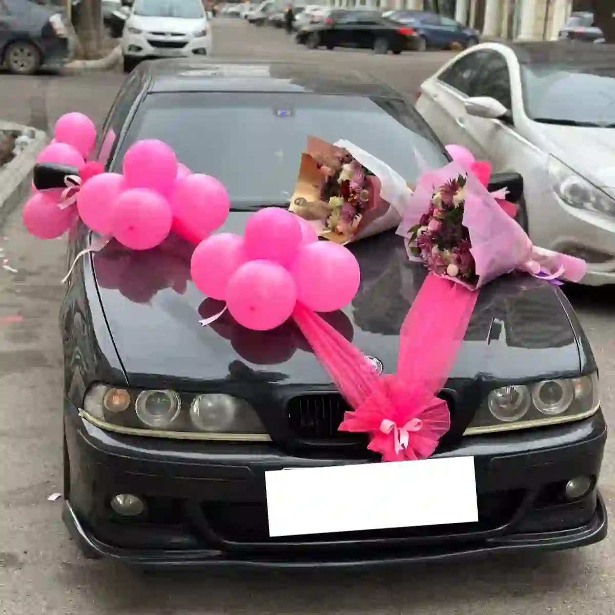 Maşın bəzəmə şarlarla